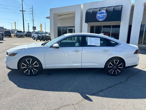 Used 2024 Honda Accord Touring image 2