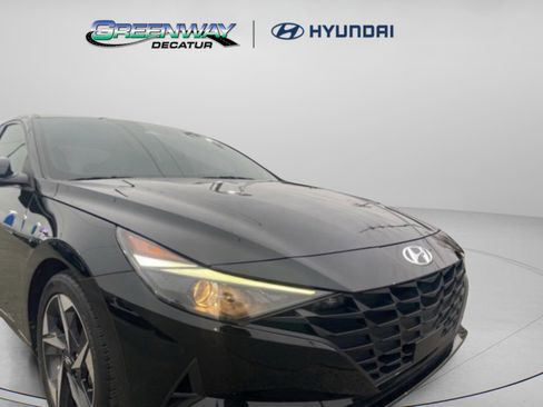 Used 2023 Hyundai Elantra SEL w/ Convenience Package image 3