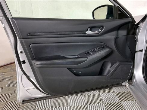 Used 2024 Nissan Altima 2.5 SV FWD image 22