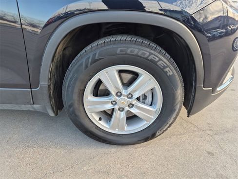 Used 2021 Chevrolet Trax LT w/ Premium Seat Package image 10