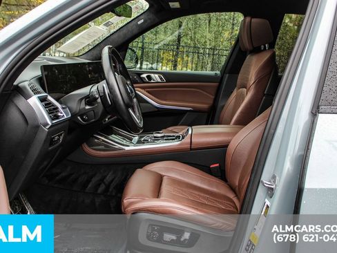 Used 2023 BMW X7 M60i w/ Premium Package image 17