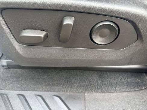 Used 2024 GMC Canyon AT4 w/ AT4 Premium Package image 10