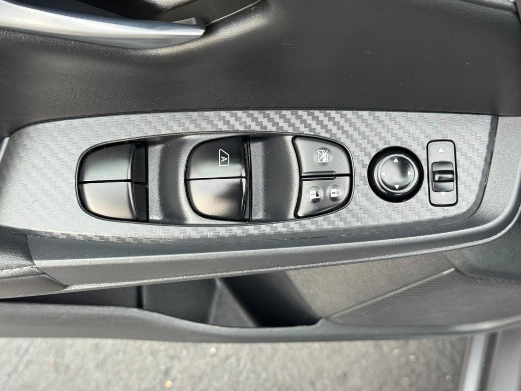 Used 2025 Nissan Sentra SV FWD image 18