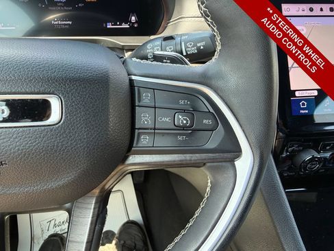 Used 2024 Jeep Grand Cherokee L Limited AWD/4WD image 18
