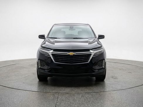 Used 2025 Chevrolet Equinox LT image 2