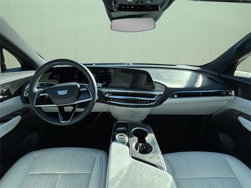 Used 2024 Cadillac Lyriq Sport image 25