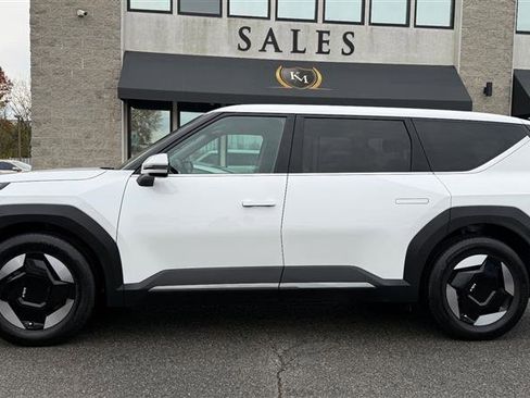 Used 2024 Kia EV9 Light Long Range image 2