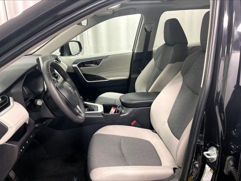 Used 2025 Toyota RAV4 XLE image 10