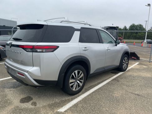 Used 2023 Nissan Pathfinder SL w/ Lighting Package (N92) AWD/4WD image 3
