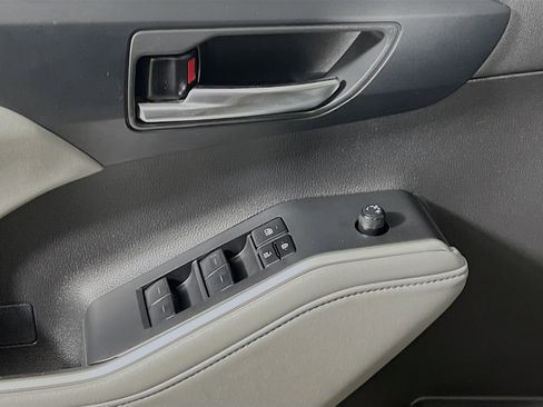 Used 2024 Toyota Highlander XLE image 17