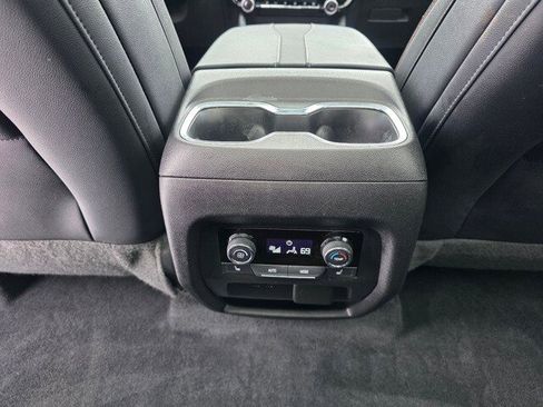 Used 2024 Chevrolet Traverse RS image 17