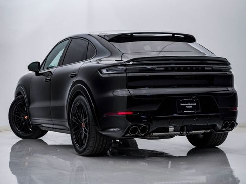 New 2026 Porsche Cayenne GTS image 3