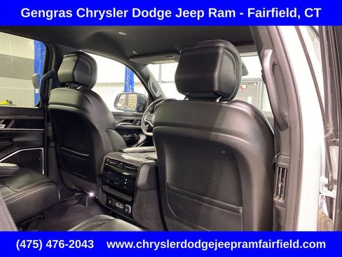 Certified 2024 Jeep Wagoneer Series III AWD/4WD image 39