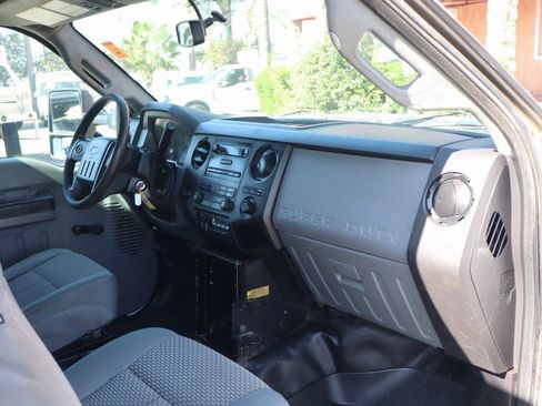 Used 2016 Ford F550 2WD Regular Cab Super Duty image 33