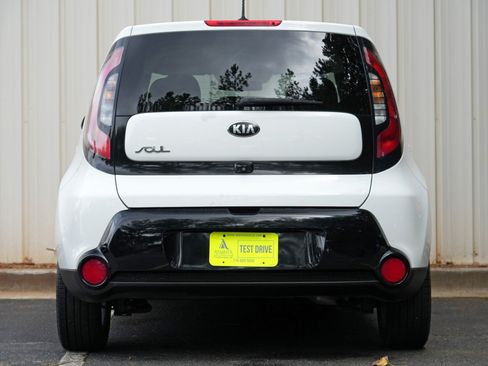 Used 2016 Kia Soul + FWD image 10