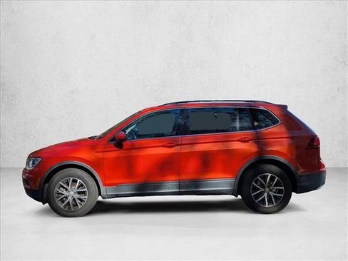 Used 2019 Volkswagen Tiguan SE w/ Panoramic Sunroof Package image 3