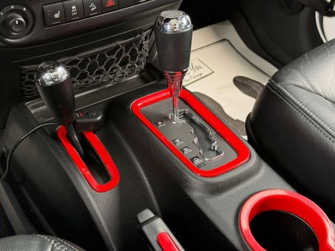 Used 2016 Jeep Wrangler Unlimited Sahara image 32