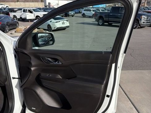 Used 2021 GMC Acadia SLT w/ Elevation Edition image 33