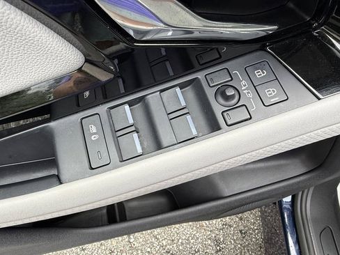 Used 2023 Land Rover Range Rover Evoque S AWD/4WD image 12