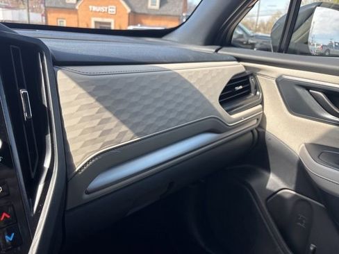 Used 2025 Subaru Forester Premium image 33