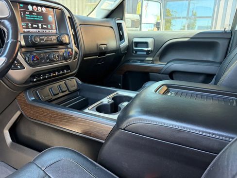 Used 2019 GMC Sierra 2500 Denali w/ Duramax Plus Package AWD/4WD image 21