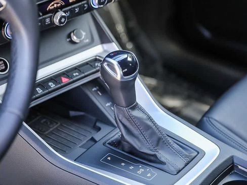 Used 2024 Audi Q3 2.0T Premium w/ Convenience Package image 17