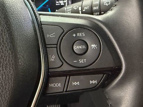 Used 2024 Toyota Venza XLE AWD/4WD image 12