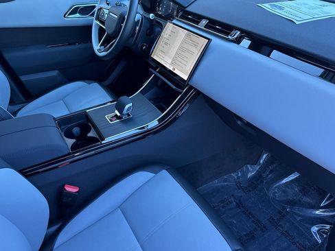 Certified 2025 Land Rover Range Rover Velar Dynamic SE image 17