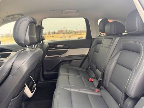 Used 2025 Lincoln Nautilus Premier AWD/4WD image 32