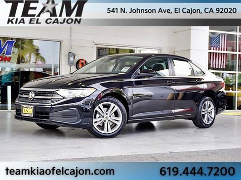 Used 2024 Volkswagen Jetta SE image 2
