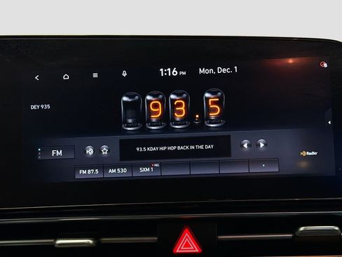 Used 2021 Hyundai Elantra Limited w/ Cargo Package image 9