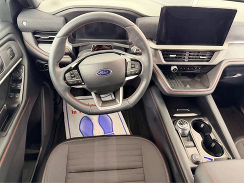 Used 2025 Ford Explorer ST-Line w/ Premium Package image 15