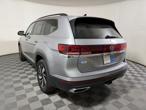 Used 2025 Volkswagen Atlas SE AWD/4WD image 2