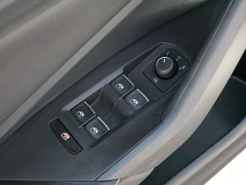 Used 2023 Volkswagen Jetta SE w/ Panoramic Sunroof Package FWD image 19