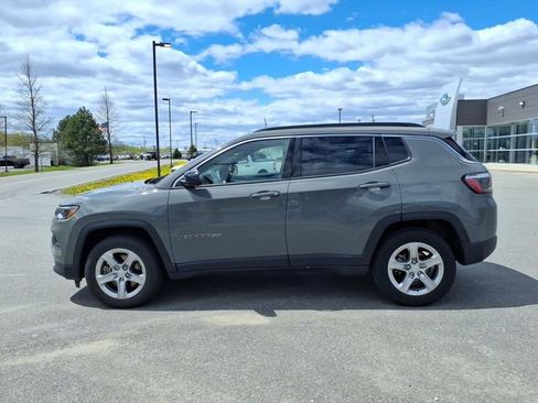 Used 2024 Jeep Compass Latitude AWD/4WD image 8