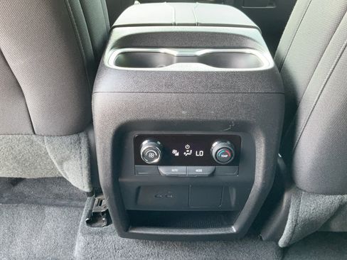 Used 2025 Chevrolet Traverse LT AWD/4WD image 24