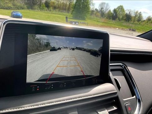 Used 2023 Chevrolet Tahoe Premier w/ Advanced Technology Package image 21