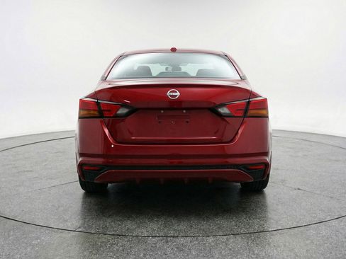 Used 2025 Nissan Altima 2.5 SV image 7