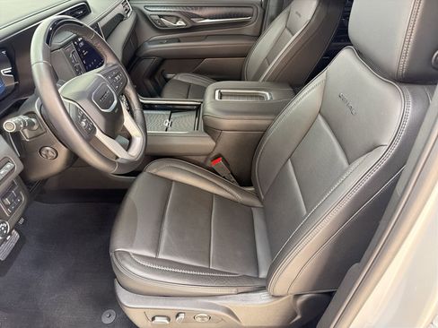 Used 2024 GMC Yukon XL Denali w/ Advanced Technology Package AWD/4WD image 5