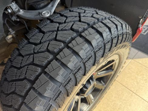 Used 2020 Chevrolet Silverado 1500 Custom w/ Custom Value Package image 12