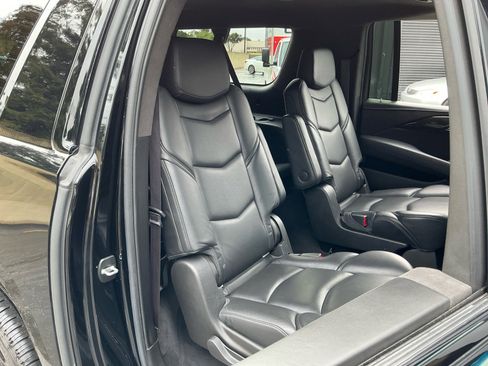 Used 2017 Cadillac Escalade ESV Platinum image 20