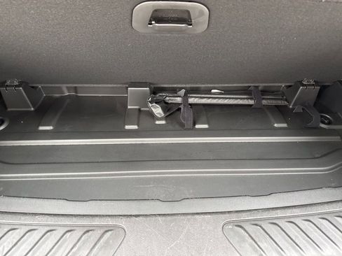 Used 2023 GMC Yukon SLT image 55