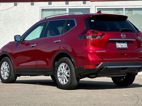 Used 2018 Nissan Rogue SV w/ Premium Package FWD image 6