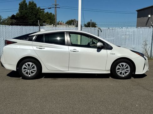 Used 2018 Toyota Prius One FWD image 6