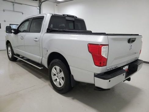 Used 2018 Nissan Titan SV w/ SV Convenience Package AWD/4WD image 9