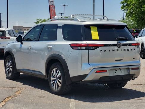 Certified 2022 Nissan Pathfinder SL w/ SL Black Package FWD image 4