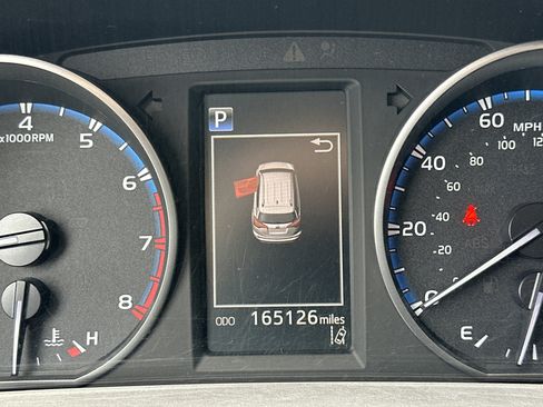 Used 2018 Toyota RAV4 LE FWD image 22