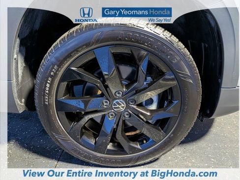 Used 2024 Volkswagen Taos SE image 12