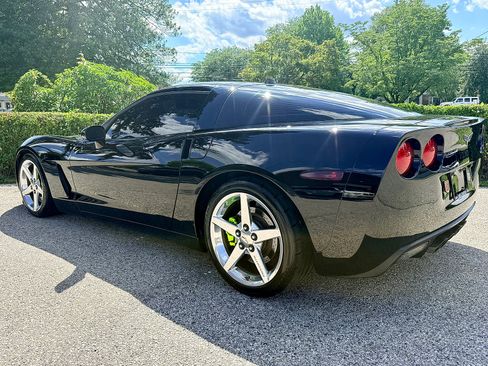 Used 2005 Chevrolet Corvette Coupe w/ Preferred Equipment Group RWD image 7