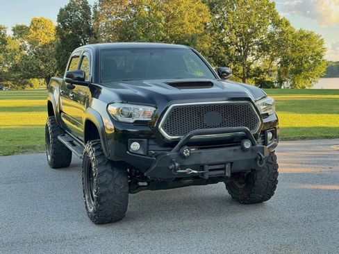 Used 2017 Toyota Tacoma TRD Off-Road w/ Tow Package (A/T) AWD/4WD image 6